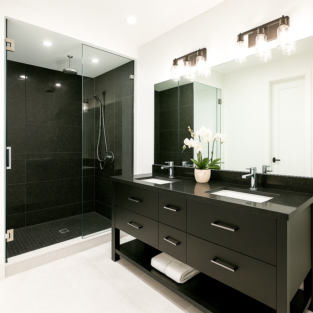 Black shower panel: why should you choose it?